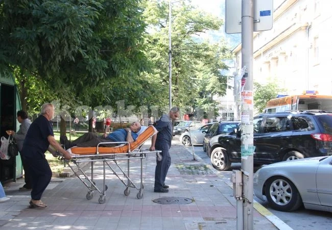 Мъж припадна в центъра на Враца