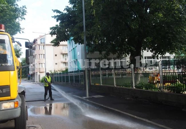 Мият улиците в жилищните квартали на Видин