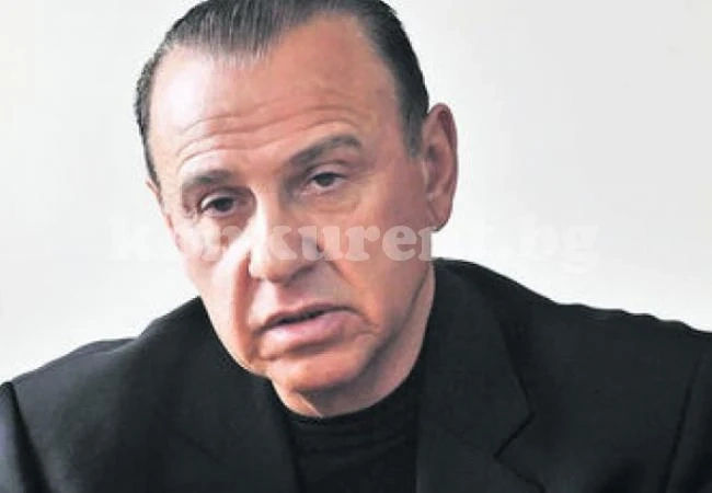 Скандалният Величко Адамов се пенсионира