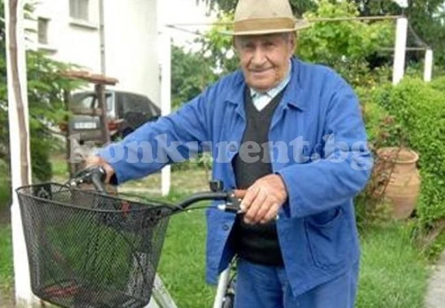 Дядо с велопсипед разнасял нелегален тютюн