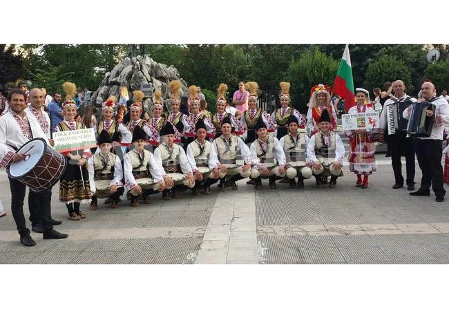 Ансамбъл „Мездра“ плени гръцка публика