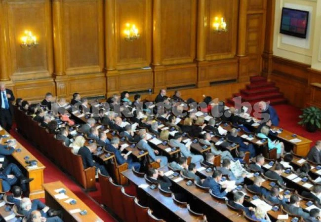 Парламентът одобри еднодневните трудови договори