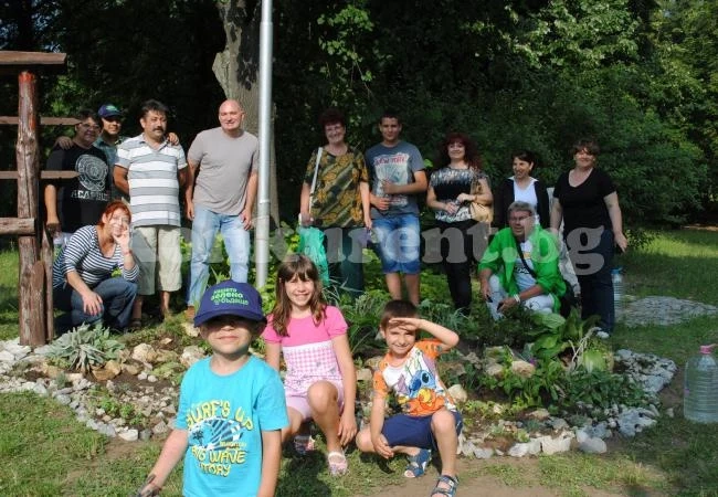 Служители на ДП РАО изградиха алпинеум със семействата си