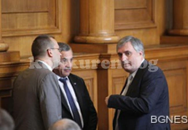Калфин: Запазването на сегашната система гарантира катастрофа с пенсиите