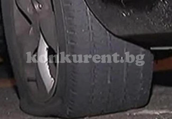 Нарязаха гумите на кола във Враца