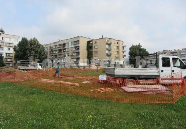 Изграждат комбинираното спортно игрище в Берковица