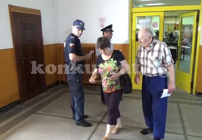 ВИДЕО: Полицаи напълниха пощата, атакуват пенсионери с листовки