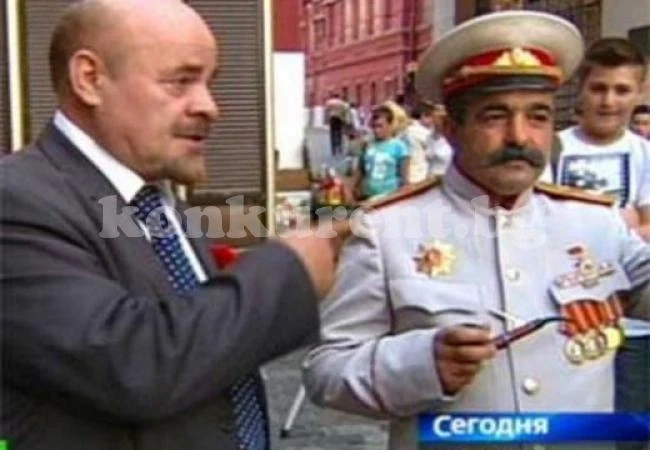 Двойници на Ленин и Сталин се сбиха в центъра на Москва