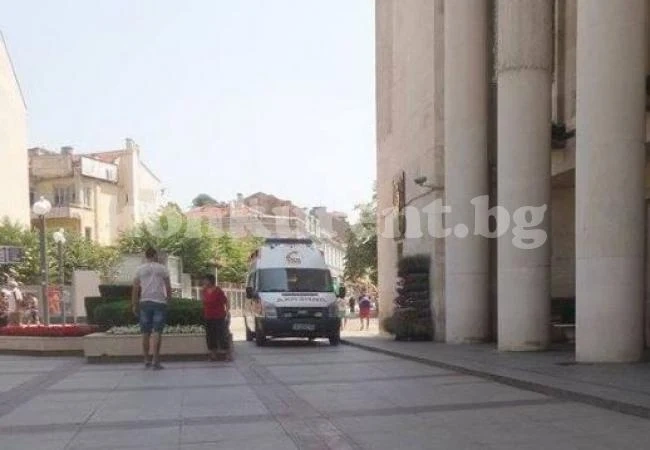 Мъж обяви, че ще се пали ритуално, линейка и патрулка го чакаха напразно