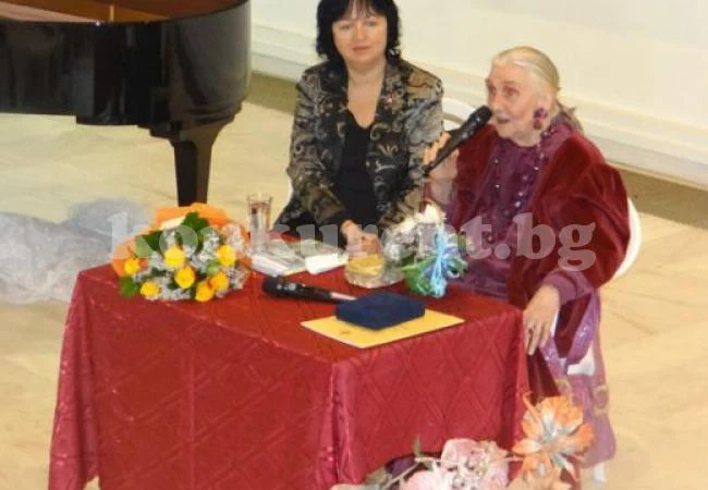 Писателката Живка Шамлиева: У българите е изчезнала радостта от живота