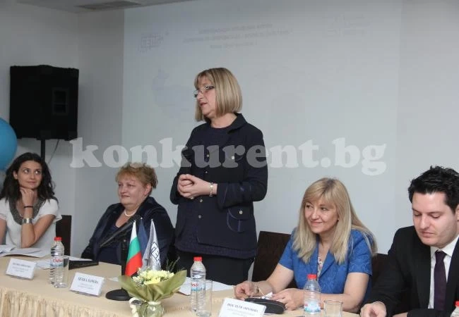 Цецка Цачева, министри и депутати откриха младежки форум на ГЕРБ във Враца