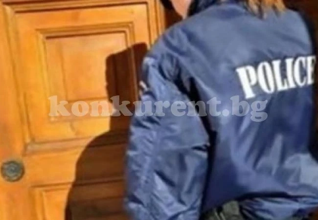 Полицайка се снимала в порно с осъден изнасилвач