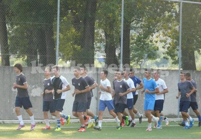  Кондев започна с 25 играчи за U19