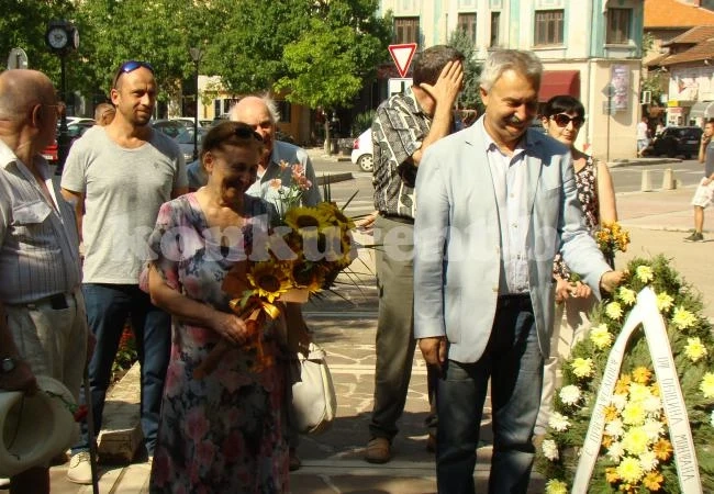 В Монтана почетоха Апостола