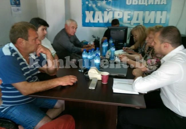 Депутати и губернатор с изнесена приемна в Хайредин