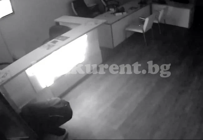 Разбиват наред офиси и складове
