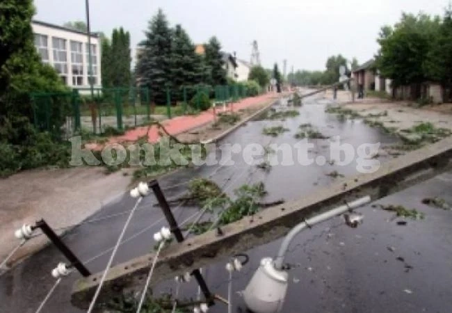 Буря погуби човек в Полша, има ранени
