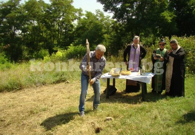 Строят храм в най-малкото монтанско село