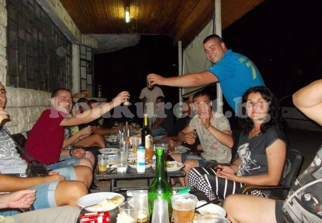Попица бистри тактиката на банкет преди мача с Кунино