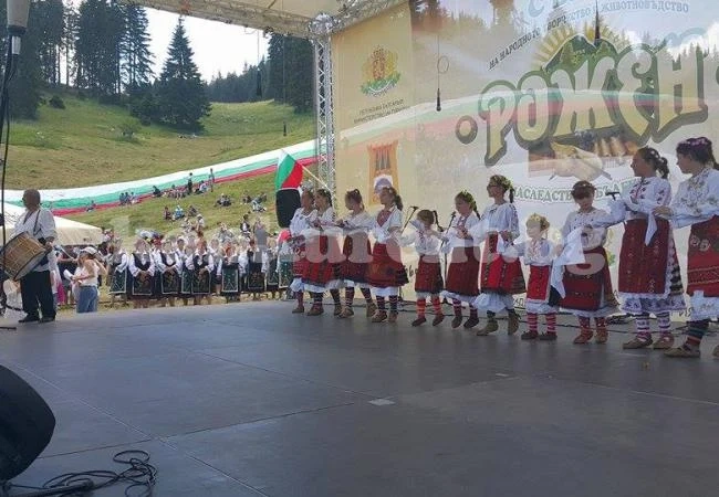 Отличия за самодейци от Община Видин на събора в Рожен