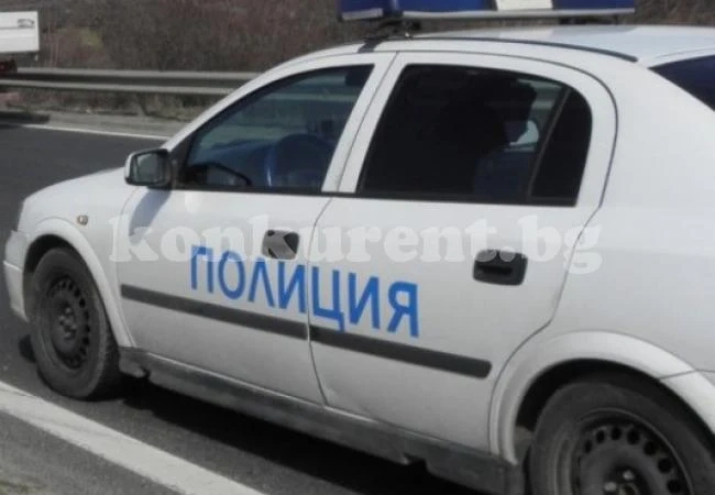 „Рено“ помете 15 м. мантинела на пътя Враца – Монтана