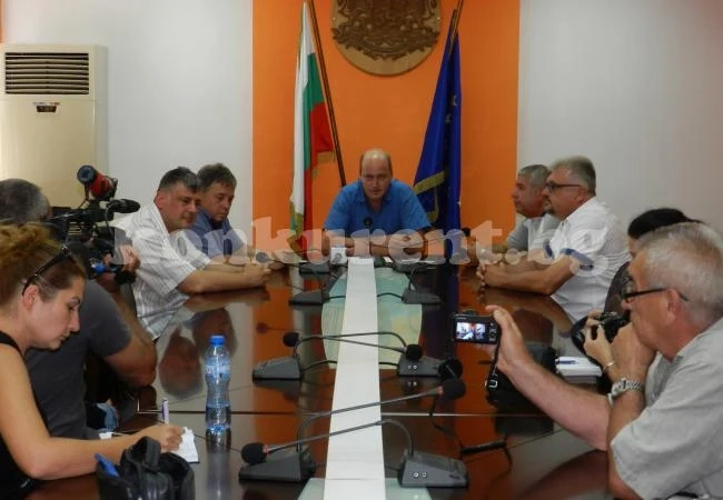 Петима губернатори умуват как да извадят Видин от калта