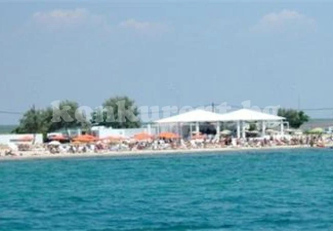 Гърци: Българите не дават и стотинка на плажа, мърсят