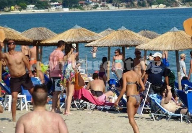 В Гърция проклинат: 20 българи да ти се натресат на плажа!