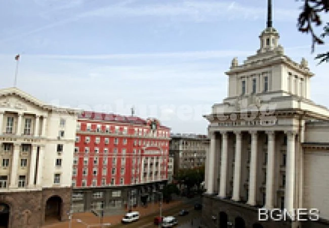 Синдикати и работодатели на внушителен протест пред Министерски съвет