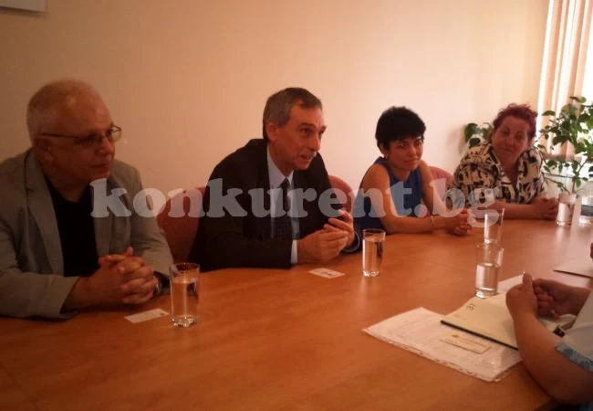Ректорът на ВТУ се срещна с Малина Николова 
