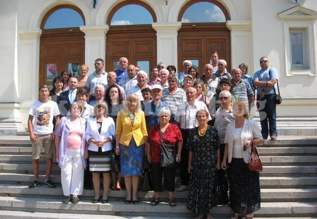 Петя Аврамова посрещна гости от Врачанско в парламента