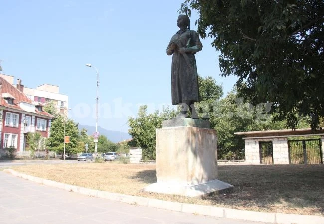 Поставиха Жътварката на мястото й