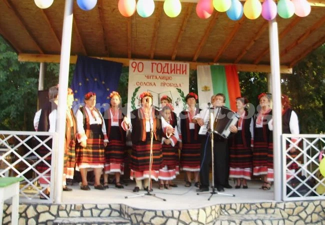Горно Пещене събра стотици за 90-годишнина на читалището
