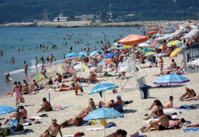 Чакат ни нови жеги! 39 градуса ни морят през август