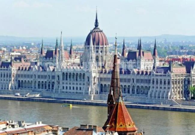 Безработни вдигат стената между Унгария и Сърбия