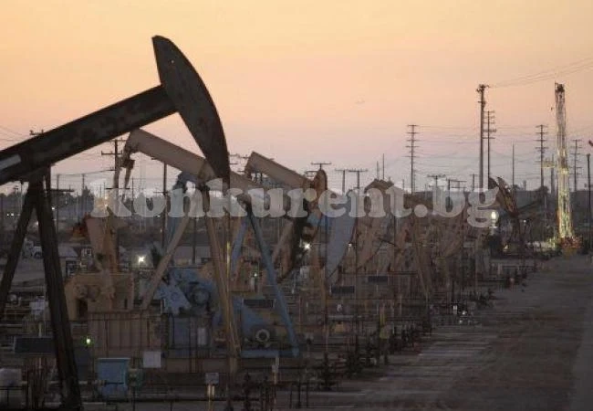 Цената на петрола сорт Brent падна под 52 долара за барел