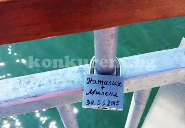 Тройки и еднополова любов на кея в Поморие