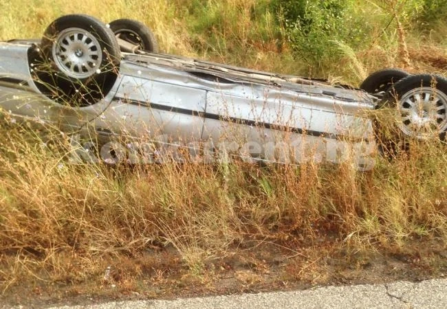 Баварец се обърна по таван край Оряхово (снимки)