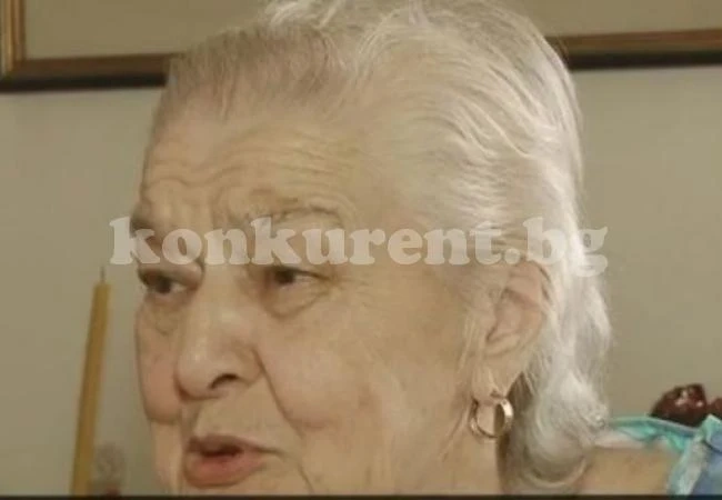 Чиновници поискаха от жена в инвалидна количка да изкачи 20 стъпала заради документ