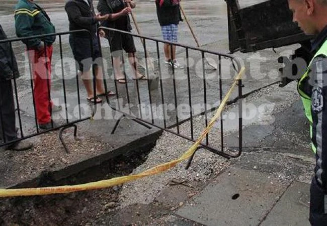 „Сеат” се заби в изкоп на пътя