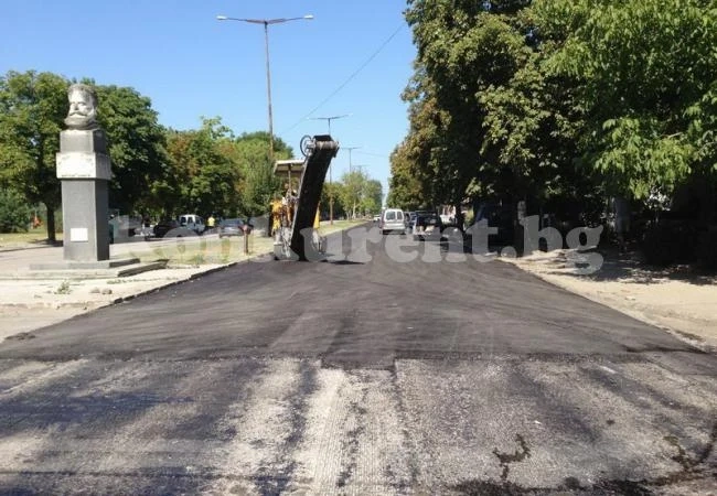 Почна се!Асфалтират улица във Видин