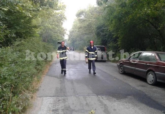 Пламъци бушуват до газохранилището в Чирен