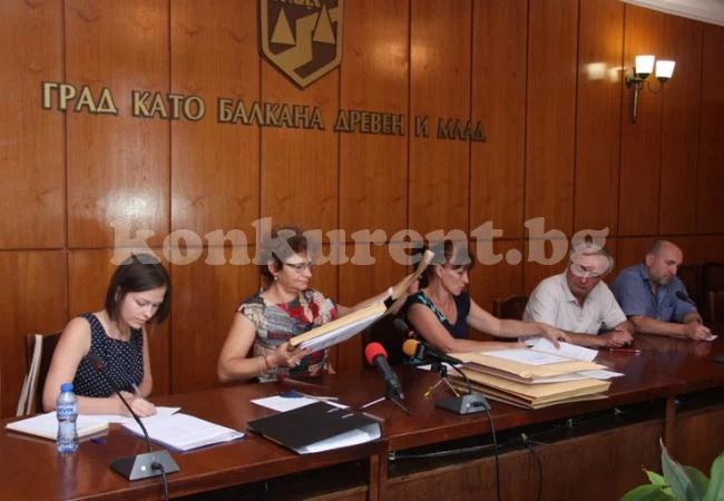 6 фирми искат да санират покритата лекоатлетическа писта