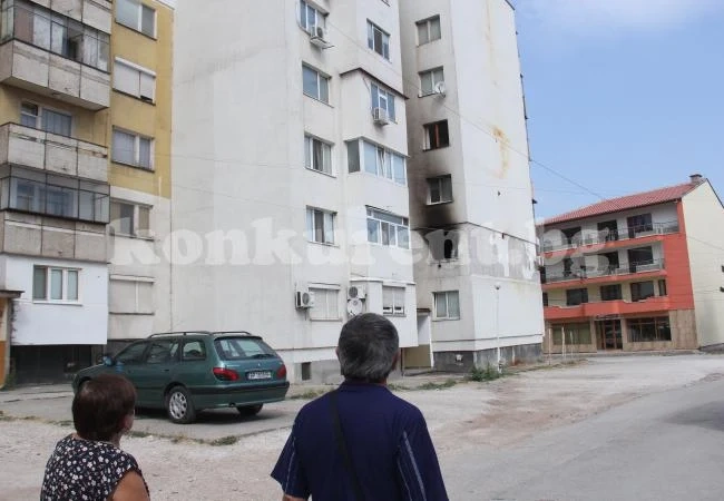 (Снимки) Пламна апартамент във Враца