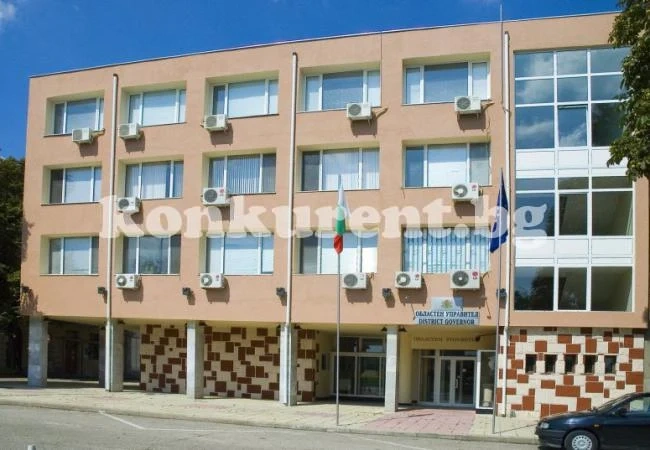 Намаляват броя на служителите в три областни администрации