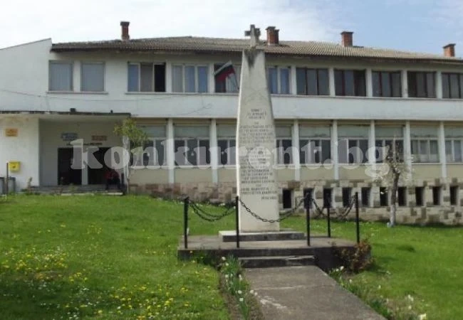 Бетонират отнесена от потопа улица в Боденец