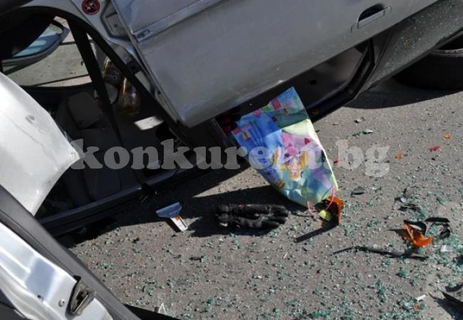 Шофьор се заби с бясна скорост в паднали камъни