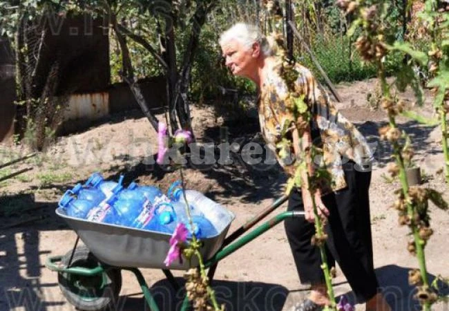 Син мъчи родната си майка 11 години без вода