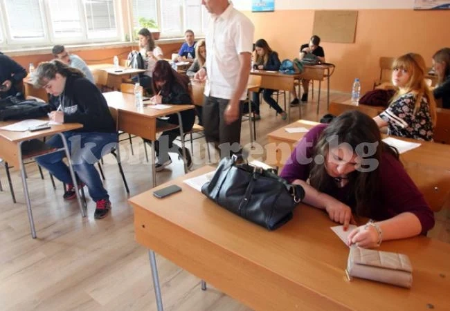 Заплатите в средното образование скачат от октомври