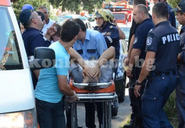 Платформа падна и затрупа хора на \